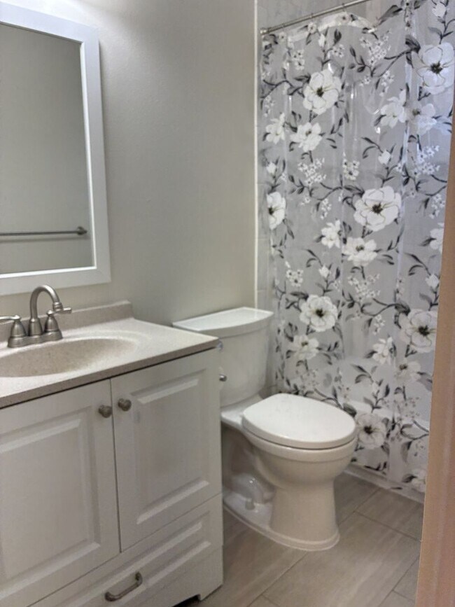 Building Photo - Lombard