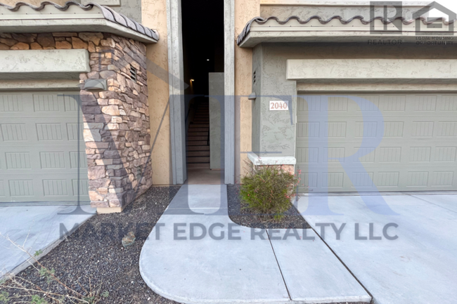 Building Photo - 3Bed/2.5Bath Townhouse at the 303 and the ...