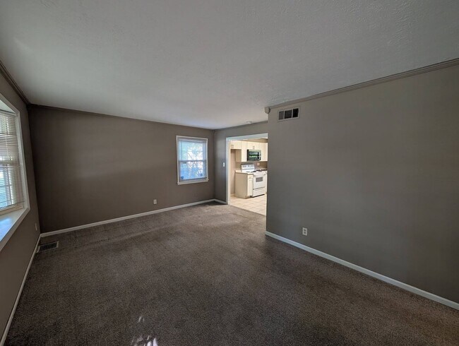 Building Photo - 5373 Pickford Dr