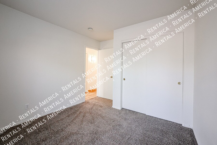 Building Photo - 9067 W Yale St