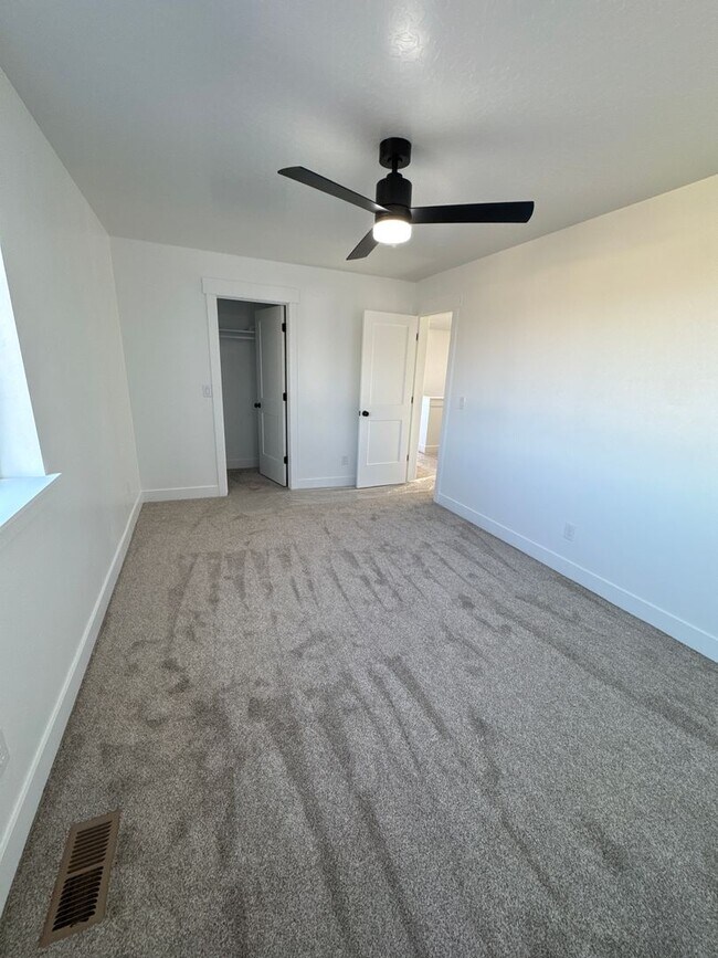 Building Photo - 725 W 350 N