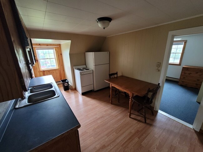 Building Photo - 41 E Main St