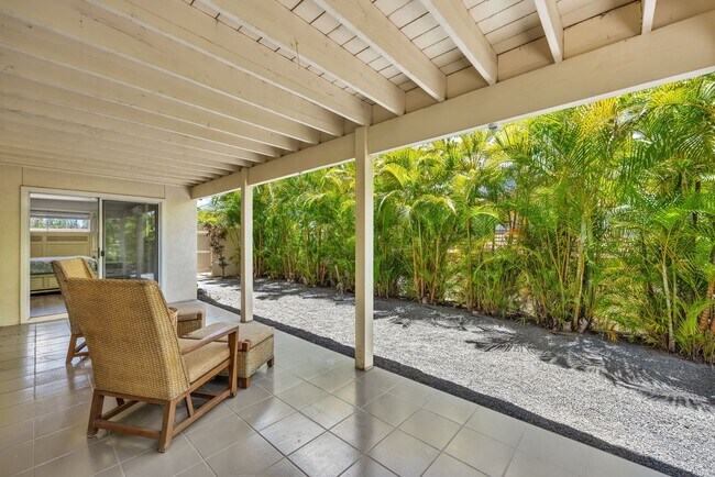 Building Photo - Newly Renovated Furnished 3BR/1BA Downstairs Unit with Pool Access in South Kihei