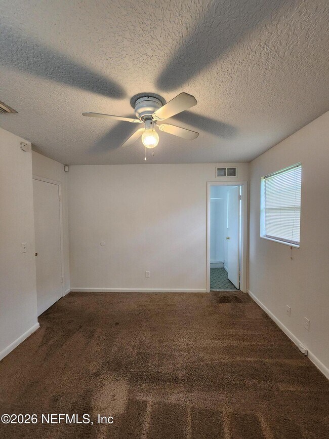 Building Photo - 1721 Hawaii Dr E