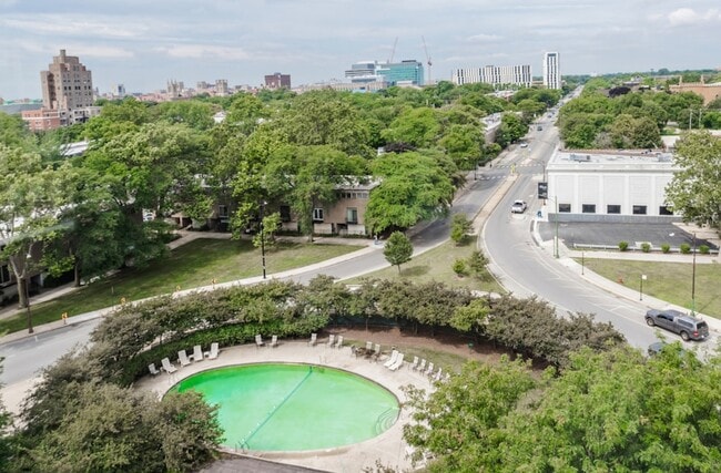 Building Photo - 1401 E 55th St