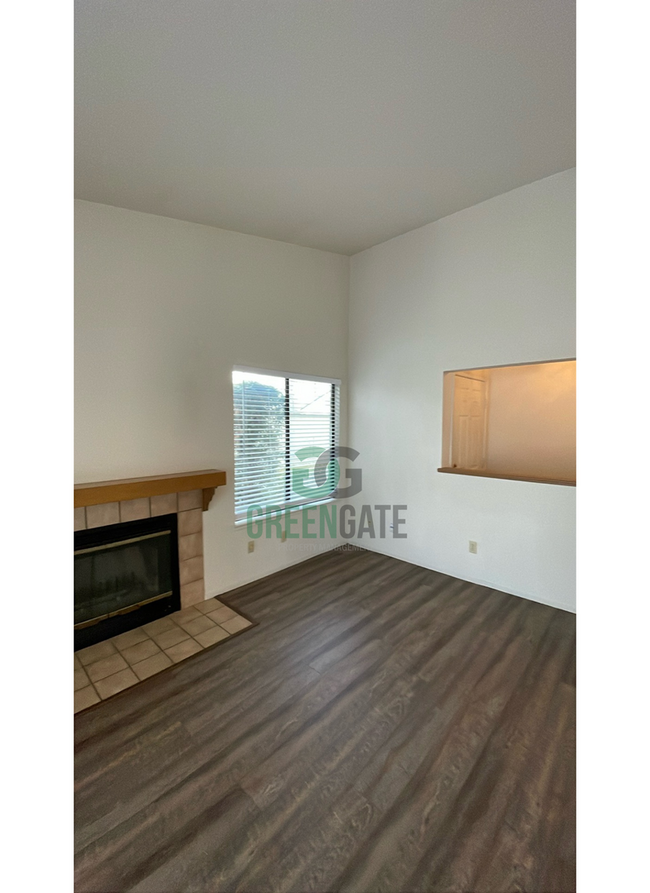 Building Photo - Gate Community 2 Bedroom Condo Availabilit...