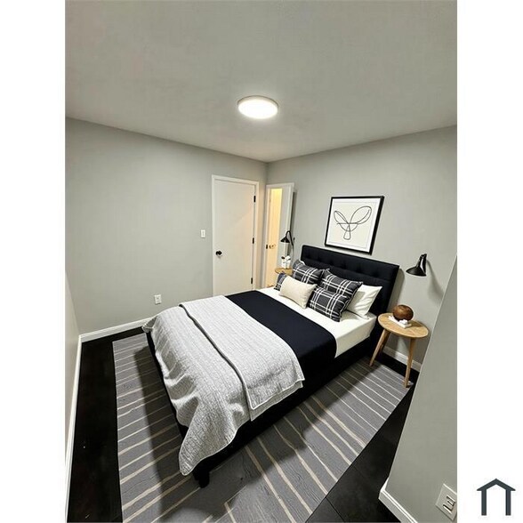 Building Photo - 3860 E 72nd St