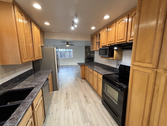 Building Photo - 5358 Laurel Dr