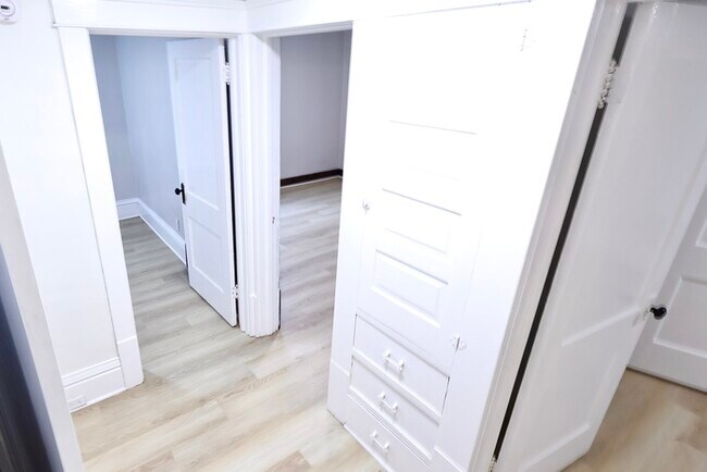 Building Photo - 316 Grand Ave