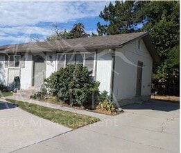 Building Photo - Charming Basement Unit with Separate Entrance