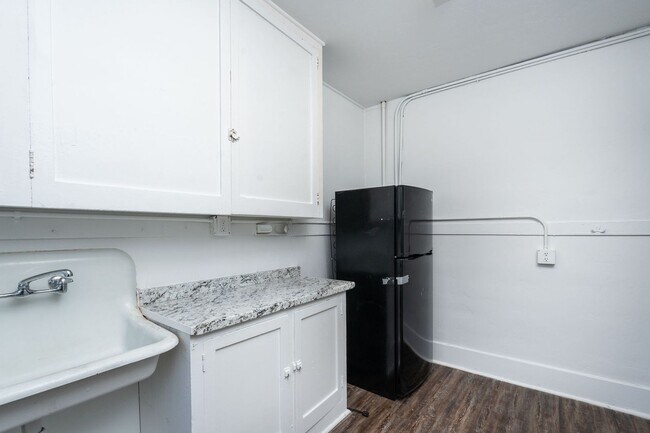 Interior Photo - 420 S 6th Ave