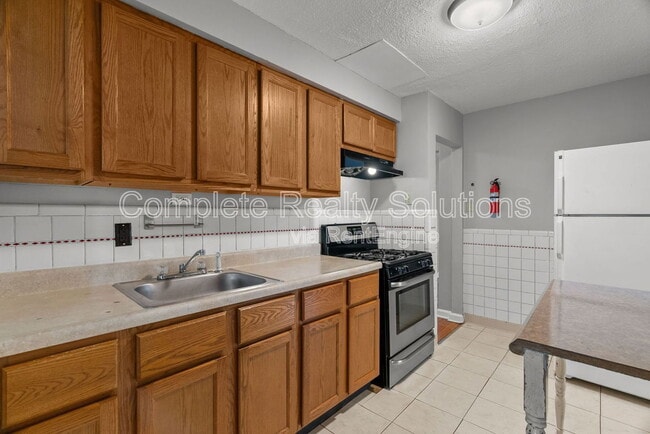 Building Photo - 7563 Haywood Dr