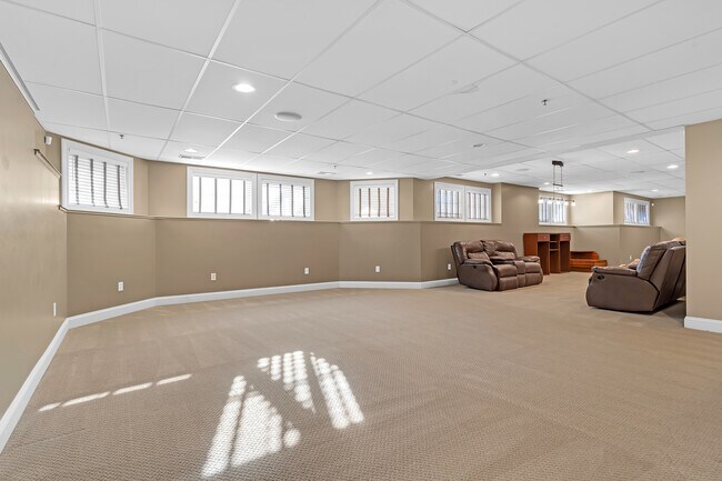 Building Photo - 7242 Greywall Ct