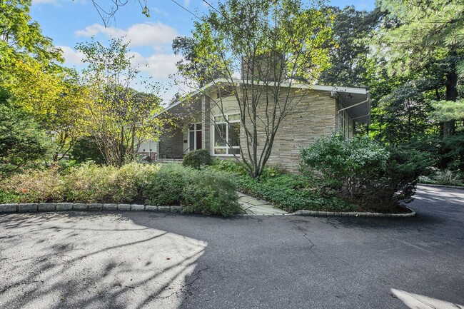 Building Photo - 192 Stonehurst Dr