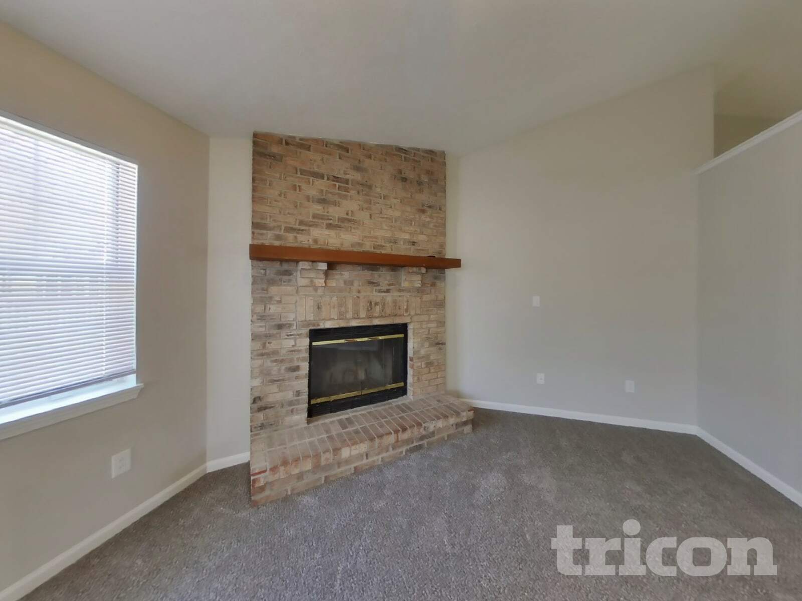 Building Photo - 1690 Fountain Lk Dr E