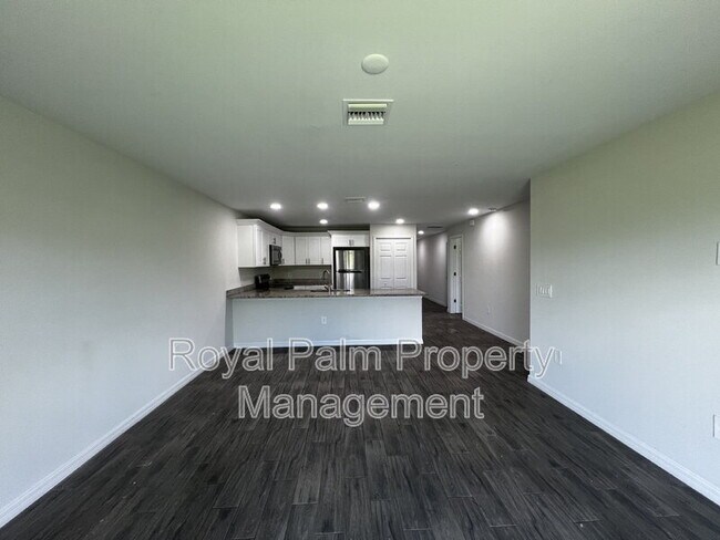 Building Photo - 1306 W 12th St
