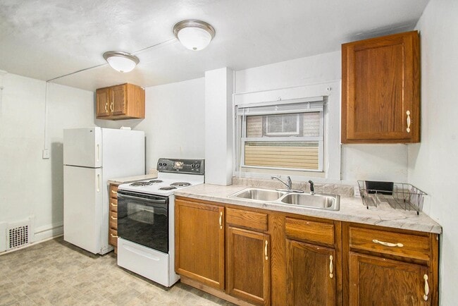 Building Photo - 147 Isbell St