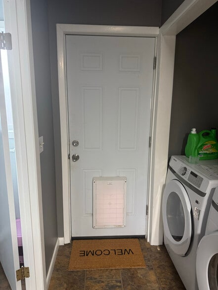 Building Photo - 14422 NE Shaver St