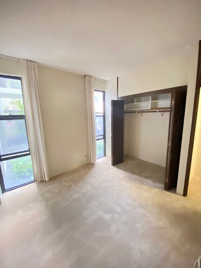 Building Photo - Windward Cove in Kailua