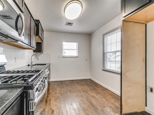 Building Photo - 1338 South Dr