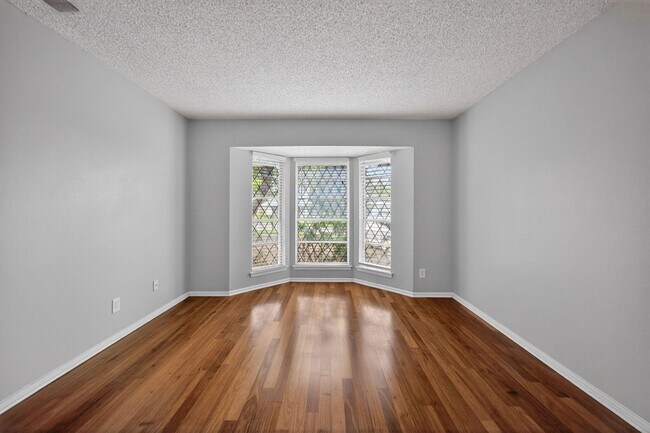 Building Photo - Beautifully refreshed 3-bedroom, 2-bath ranch-style home, located in the sought-after Colonies No...