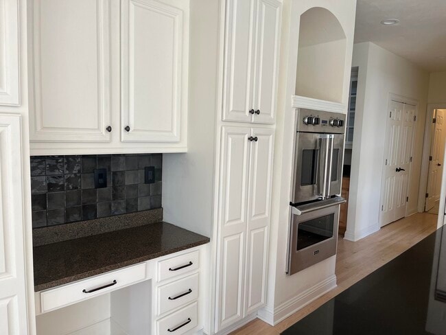 Building Photo - 900 Evergreen Cir