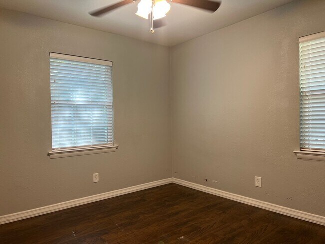 Building Photo - 1518 S Taylor St