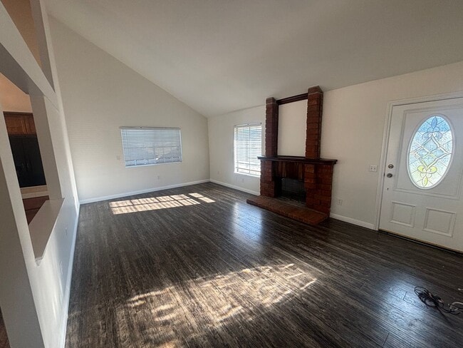 Building Photo - 3-Bedroom Single-Story Home with Private P...