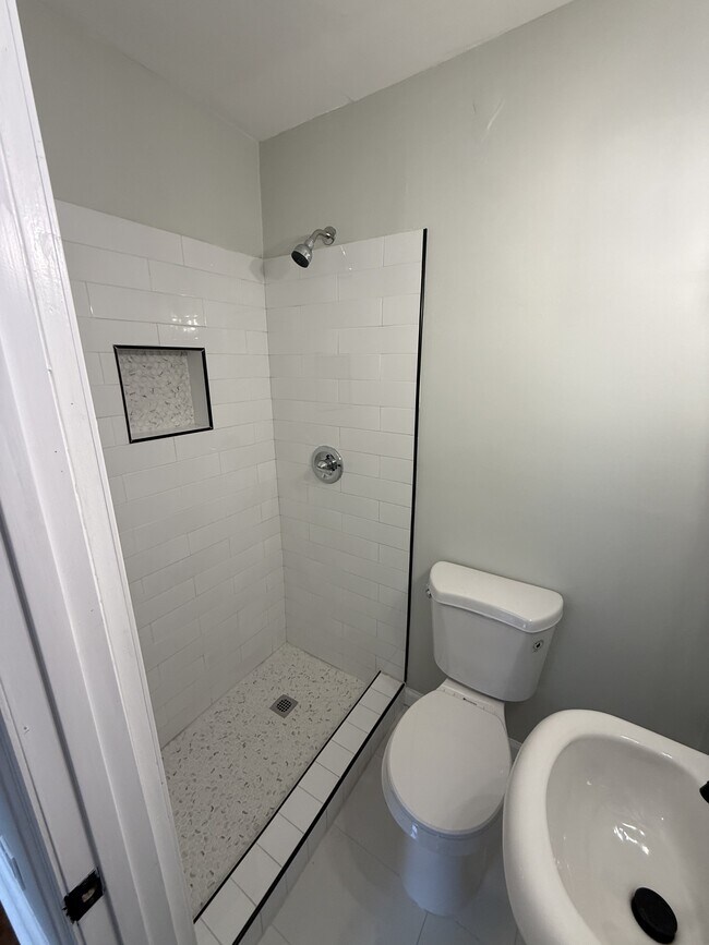 Building Photo - 2822 E Wynnton Ln