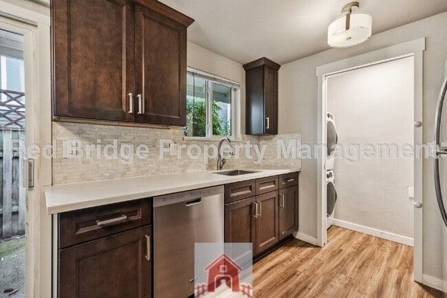 Building Photo - 3440 SE 8th Ave