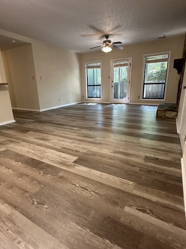 Building Photo - 1866 Tryon Dr