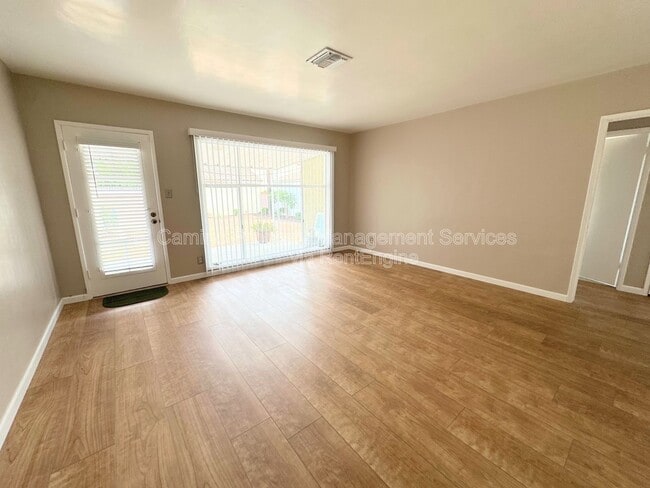 Building Photo - 10918 Dalwood Ave