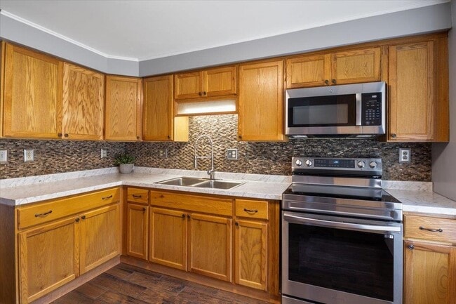 Building Photo - 5 Aspen Ln