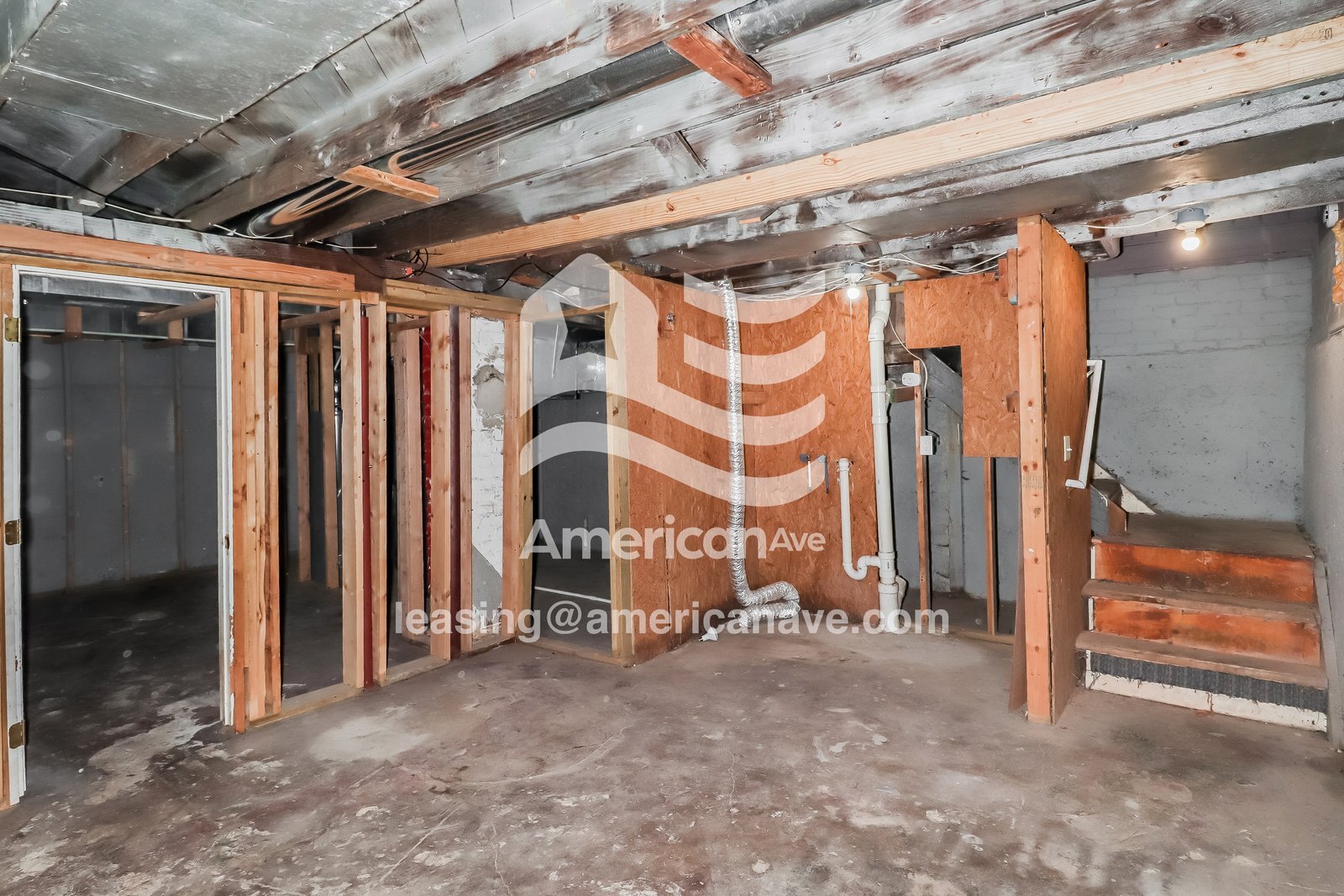 Building Photo - 913 College St