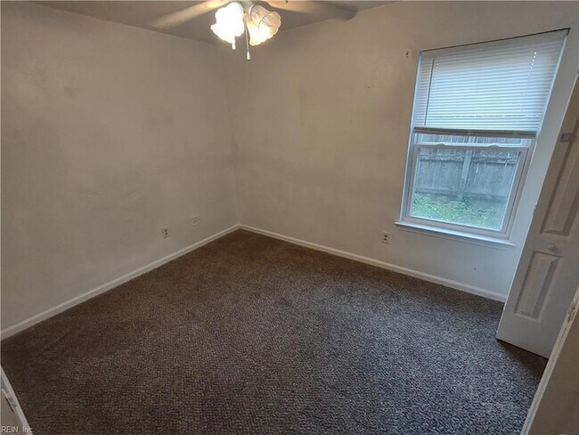 Building Photo - 6024 Bradford Dr