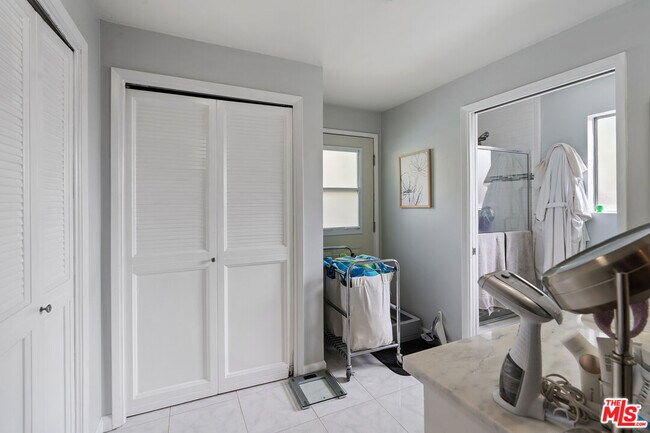 Building Photo - 12237 Hesby St