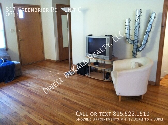 Building Photo - 817 Greenbrier Rd