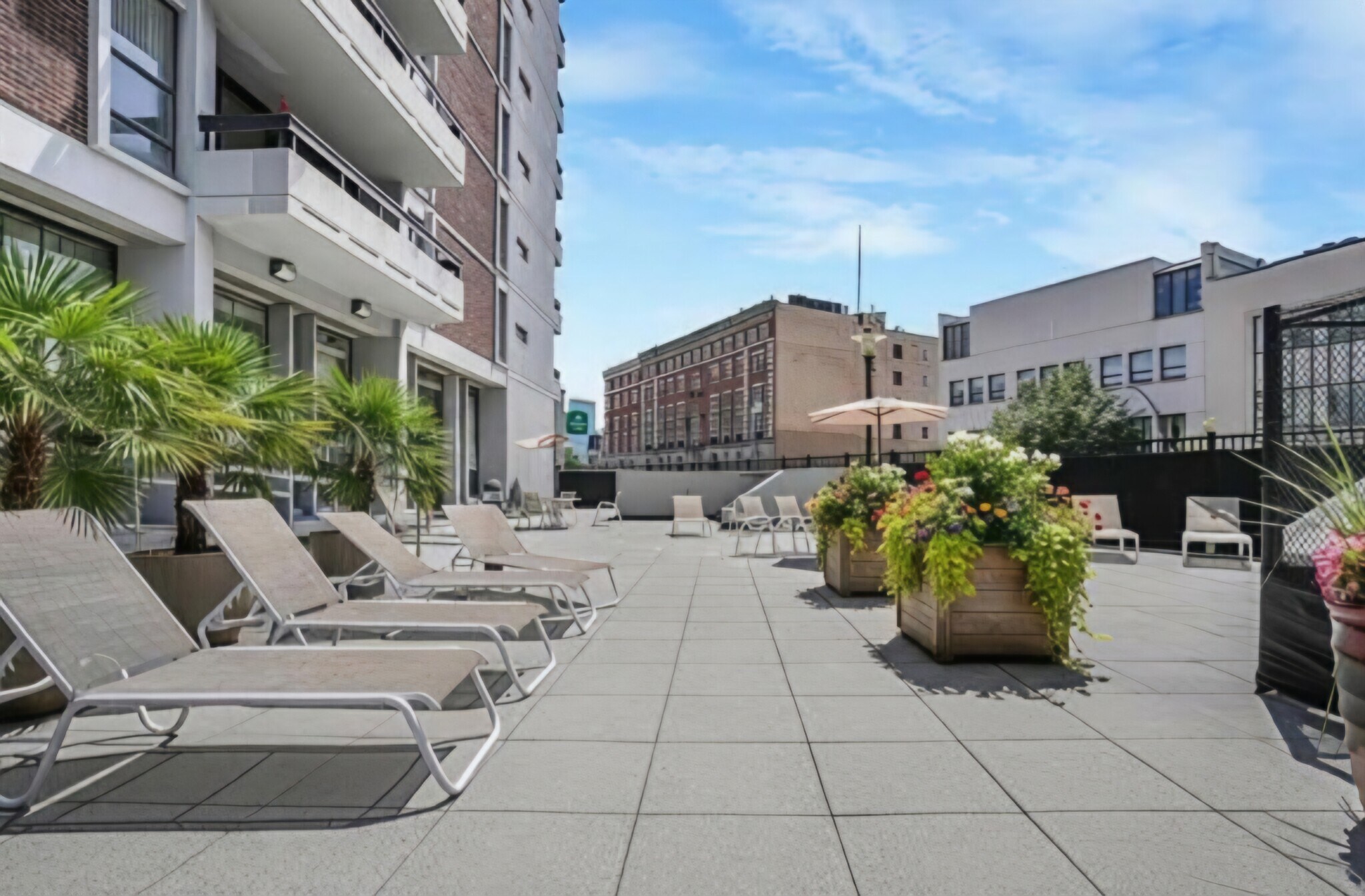 Building Photo - 566 Commonwealth Ave