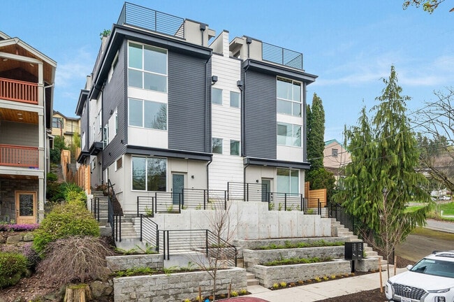 Building Photo - 34 W Cremona St