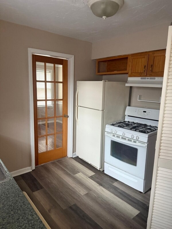 Building Photo - 13677 Cedar Rd