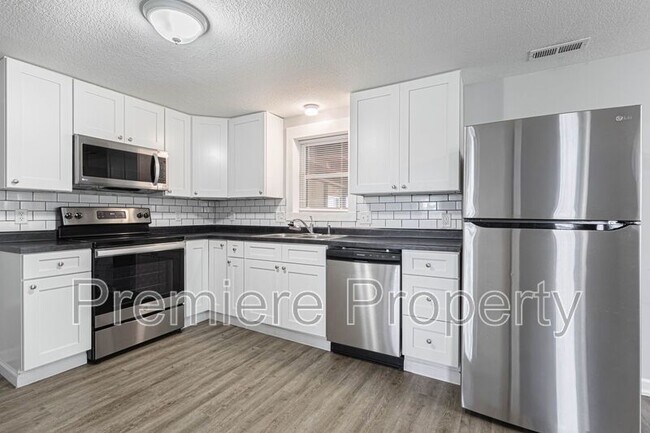 Building Photo - 15400 E 54th St