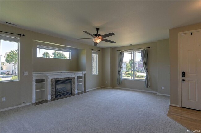 Building Photo - Large Lacey Four Bedroom, Corner Lot, Newl...