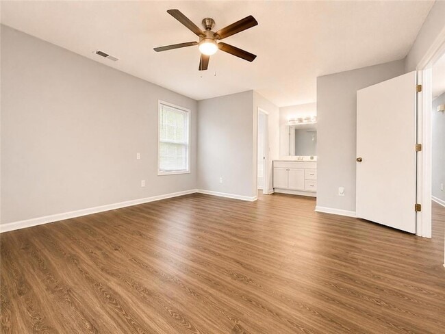 Building Photo - 4798 Kings Crossing Dr NE
