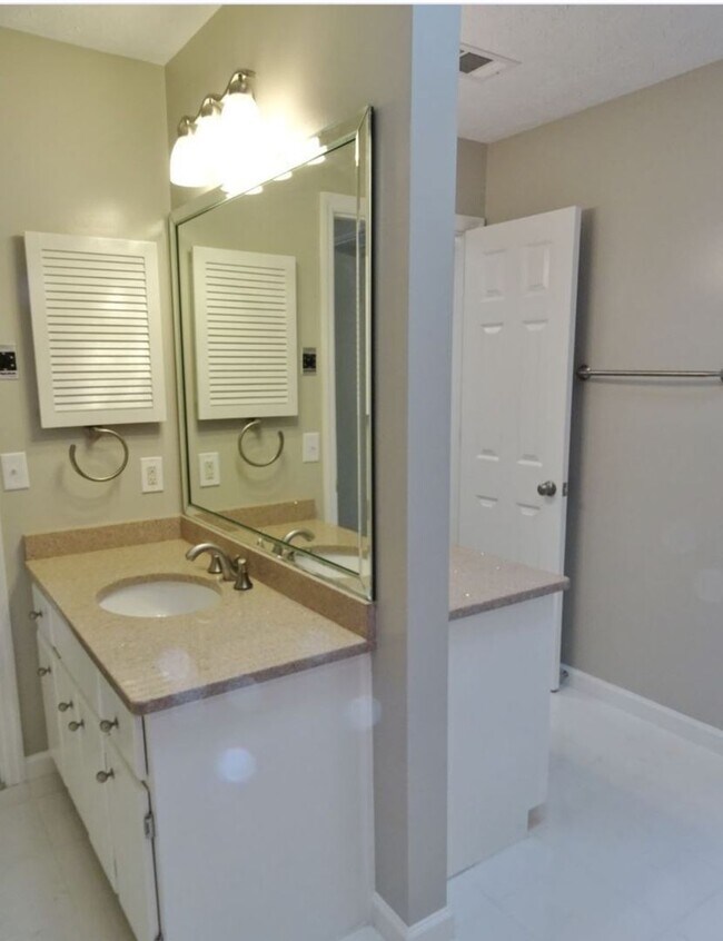 Building Photo - 6548 Mink Dr