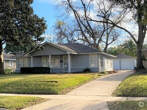 Building Photo - Recently renovated 3 bedroom home for leas...