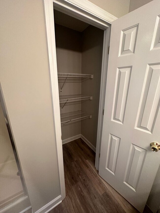 Building Photo - Cute 2 Bed 2.5 Bath House Near MTSU!