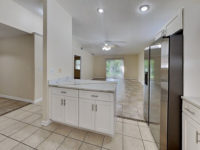 Building Photo - 155 Plainview Dr