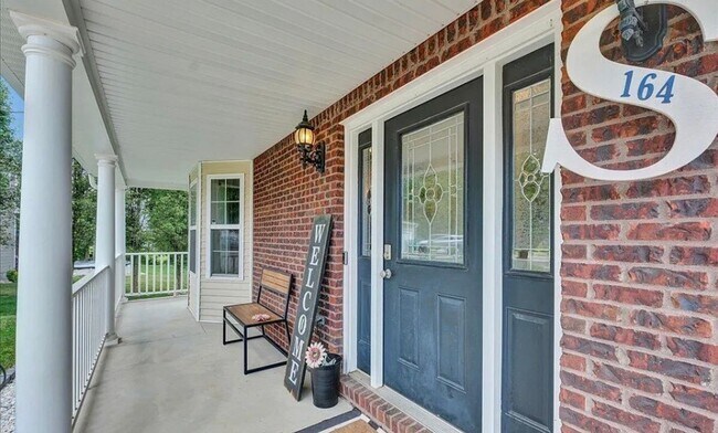 Building Photo - **For Keys in Hand ASAP - Inquire Within for Details**