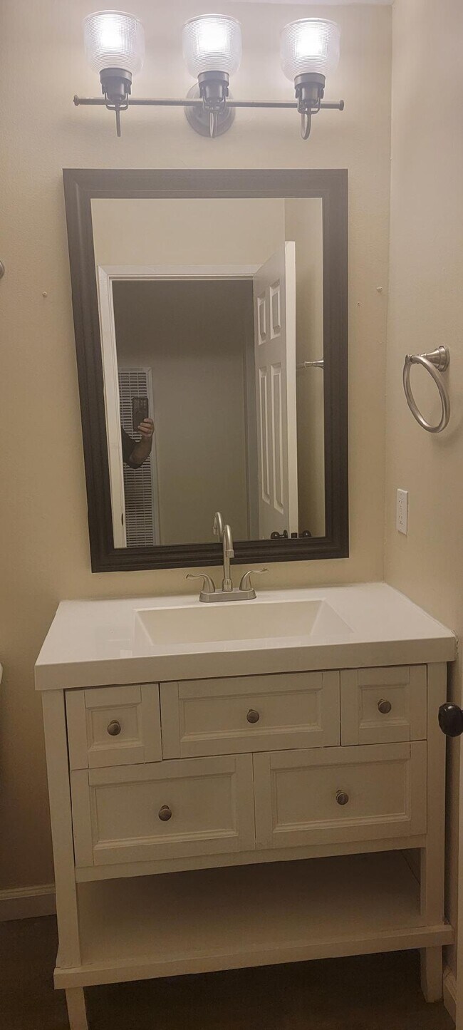 Building Photo - 125 El Toro Ct