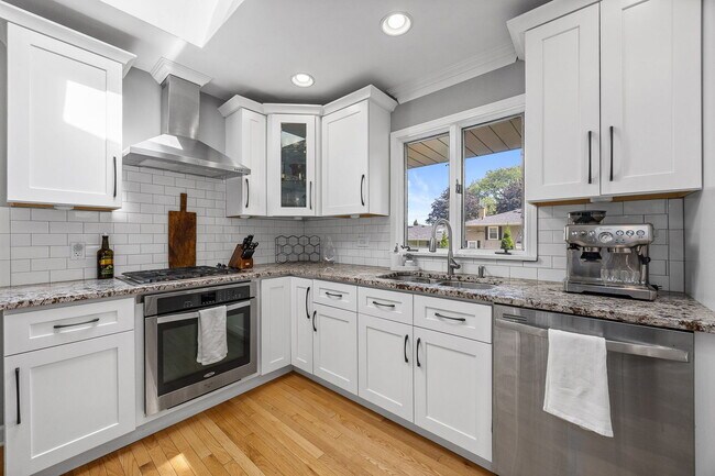 Building Photo - 1024 Catalpa Ln